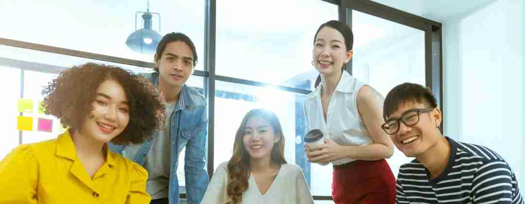 与全球最佳雇主  尊龙集团光电<br>
一起探索未来职涯可能