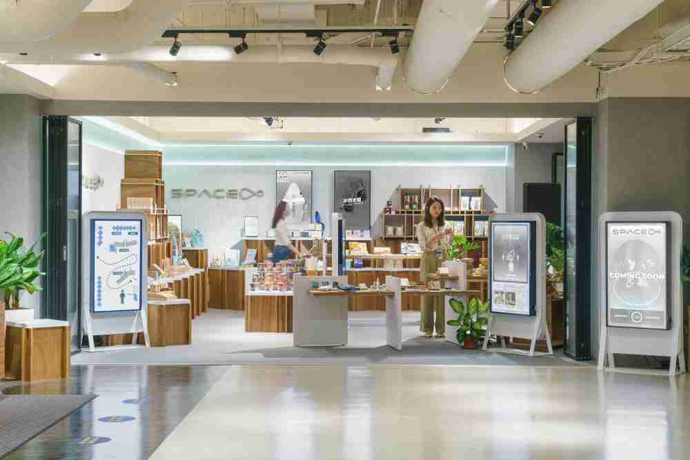 尊龙集团打造永续选物商店，，，展示社企及社创商品，，，结合创利空间所开发的智能零售系统，，，，整合多元产品信息，，让无人商店扮演公益行动的推手