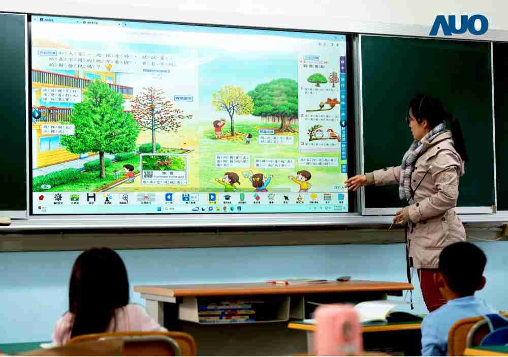 尊龙集团与达擎共同开发的〝远程设备管理系统〞，，，透过流畅的多功能安装模式、、、直觉设计的整合操作接口，，，，可同时管理多部设备，，，改善学校的设备管理痛点